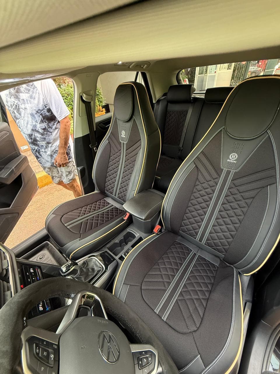 VOLKSWAGEN T-Roc - photo 2